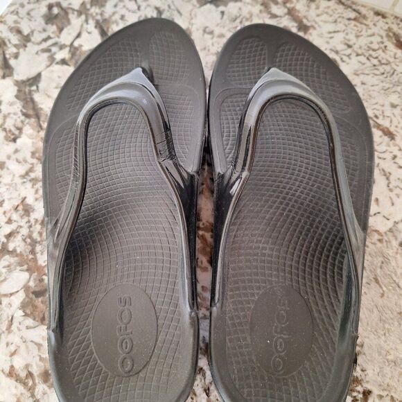 Oofos Black  Flip Flops Size w 8 thong style sandals comfort - Picture 3 of 8